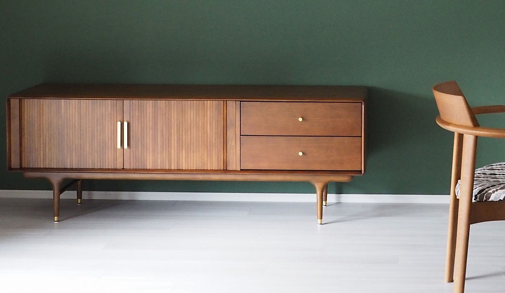 オリエンタルなテレビボード